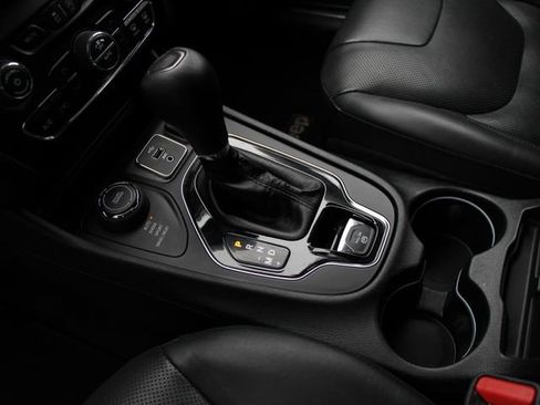 Used 2019 Jeep Cherokee Limited w/ Technology Group image 22