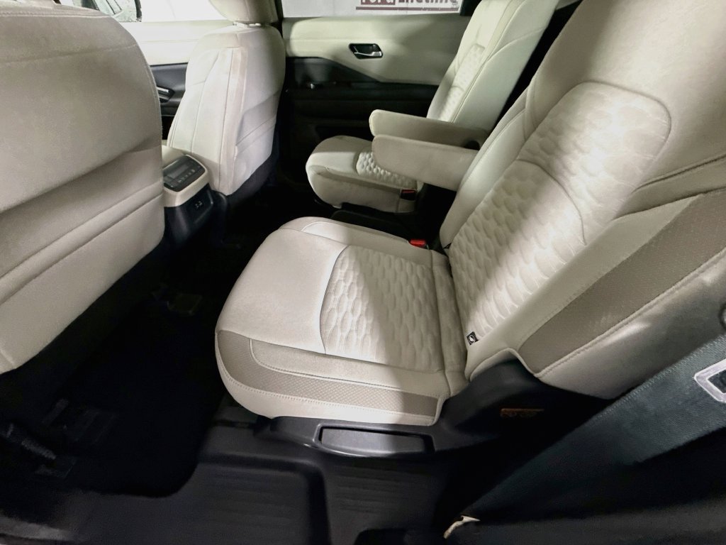 Certified 2022 Nissan Pathfinder SV w/ SV Premium Package AWD/4WD image 28