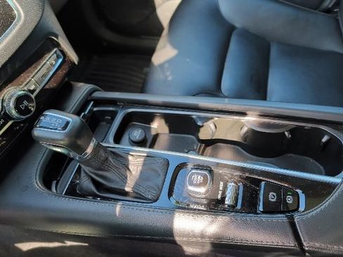 Used 2019 Volvo XC90 T5 Momentum w/ Protection Package Premier AWD/4WD image 12