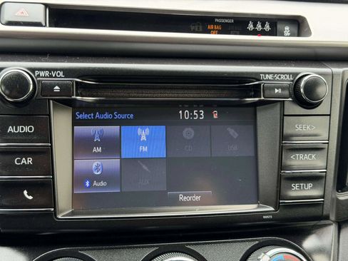Used 2017 Toyota RAV4 LE AWD/4WD image 29