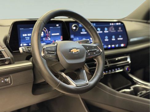 Used 2025 Chevrolet Traverse LT AWD/4WD image 21