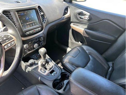 Used 2017 Jeep Cherokee Limited w/ Technology Group AWD/4WD image 14