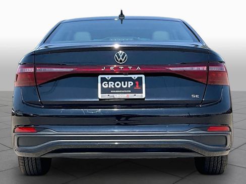 Used 2025 Volkswagen Jetta SE FWD image 5