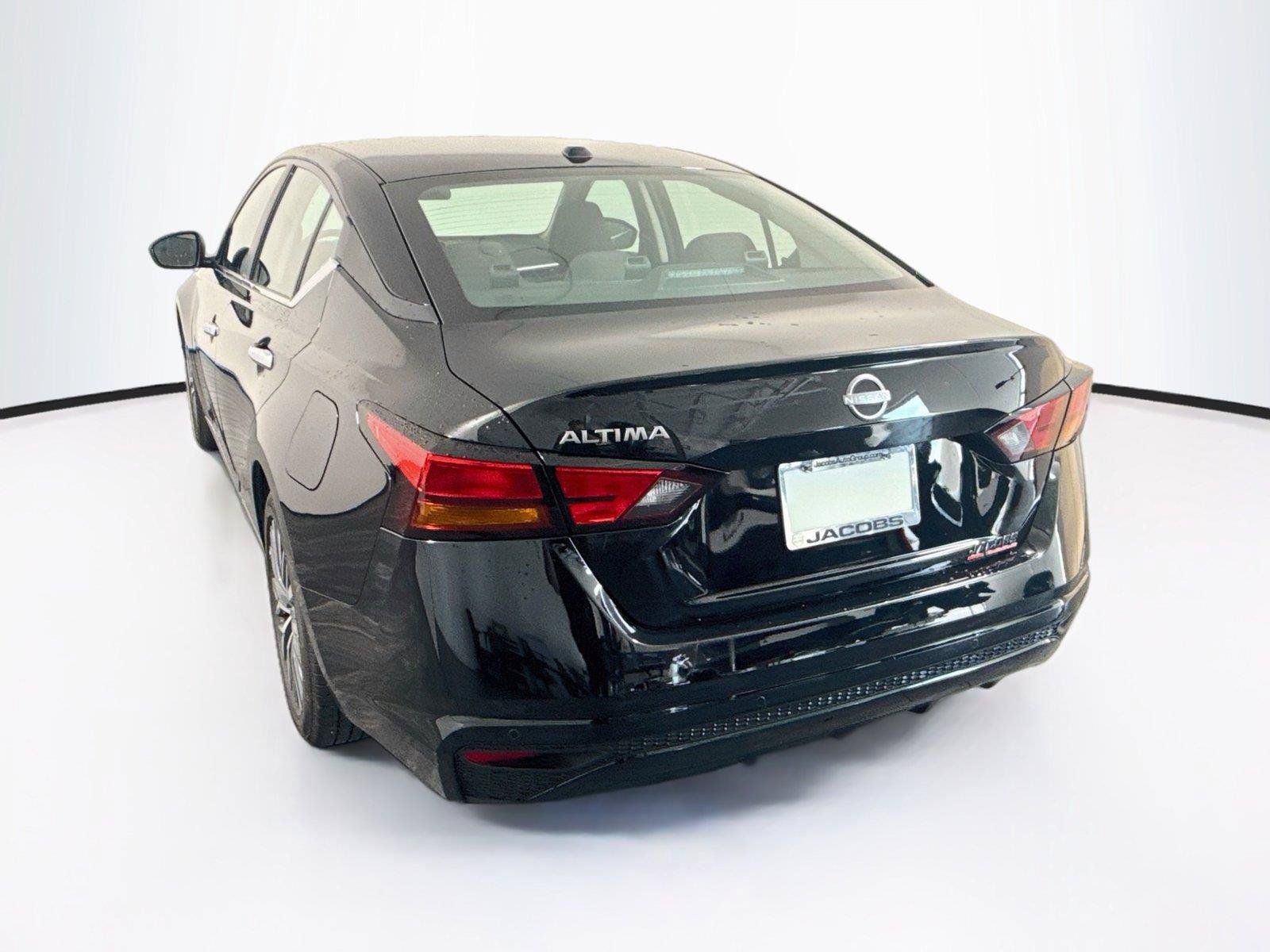 Used 2025 Nissan Altima 2.5 SV FWD image 3