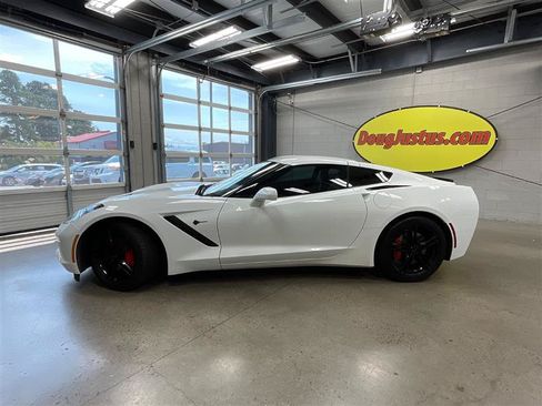Used 2017 Chevrolet Corvette Stingray Coupe w/ Carbon Flash Badge Package RWD image 2