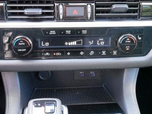 Used 2025 Nissan Pathfinder SV image 23