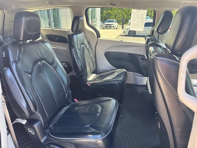 Used 2018 Chrysler Pacifica Limited FWD image 17