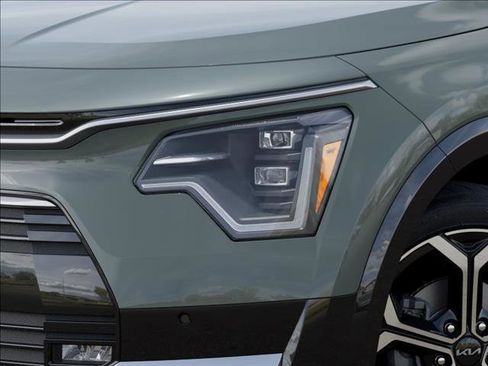 New 2026 Kia Niro SX Touring FWD image 10