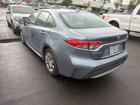Used 2020 Toyota Corolla LE FWD image 3