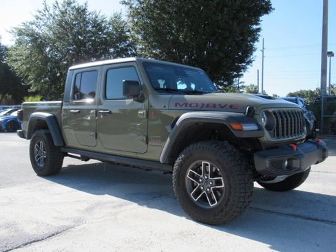 Used 2026 Jeep Gladiator Mojave AWD/4WD image 1