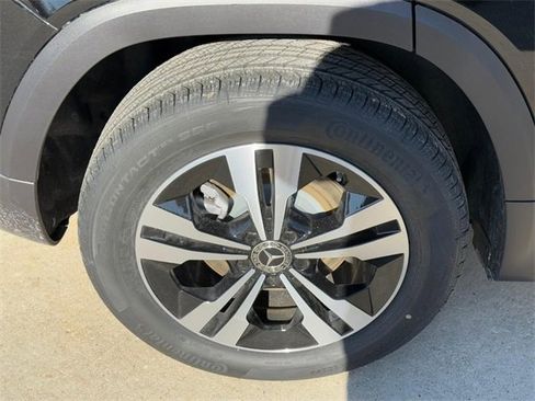 New 2025 Mercedes-Benz GLB 250 4MATIC image 6