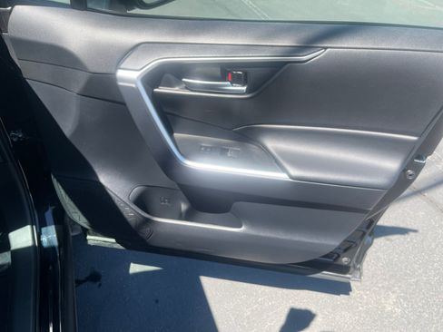 Used 2025 Toyota RAV4 XLE AWD/4WD image 27