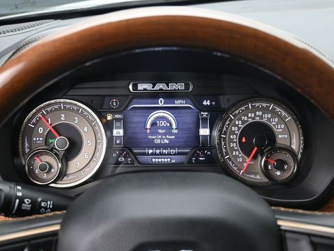 Used 2022 RAM 1500 Limited w/ Body-Colour Bumper Group image 13