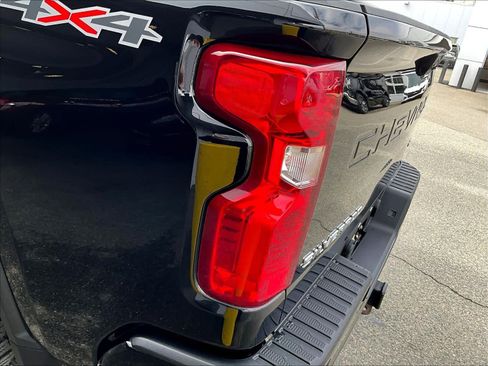 Used 2023 Chevrolet Silverado 2500 Custom w/ Custom Value Package image 35