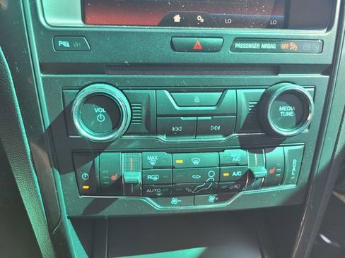 Used 2016 Ford Explorer XLT w/ Equipment Group 202A image 23