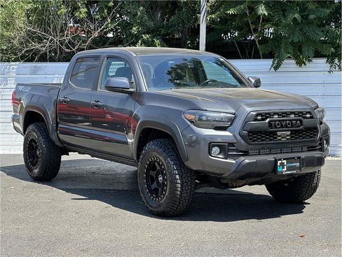 Used 2019 Toyota Tacoma TRD Off-Road AWD/4WD image 8