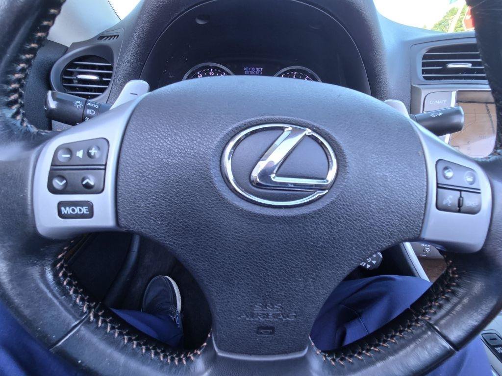 Used 2011 Lexus IS 250C w/ Luxury Pkg RWD image 28