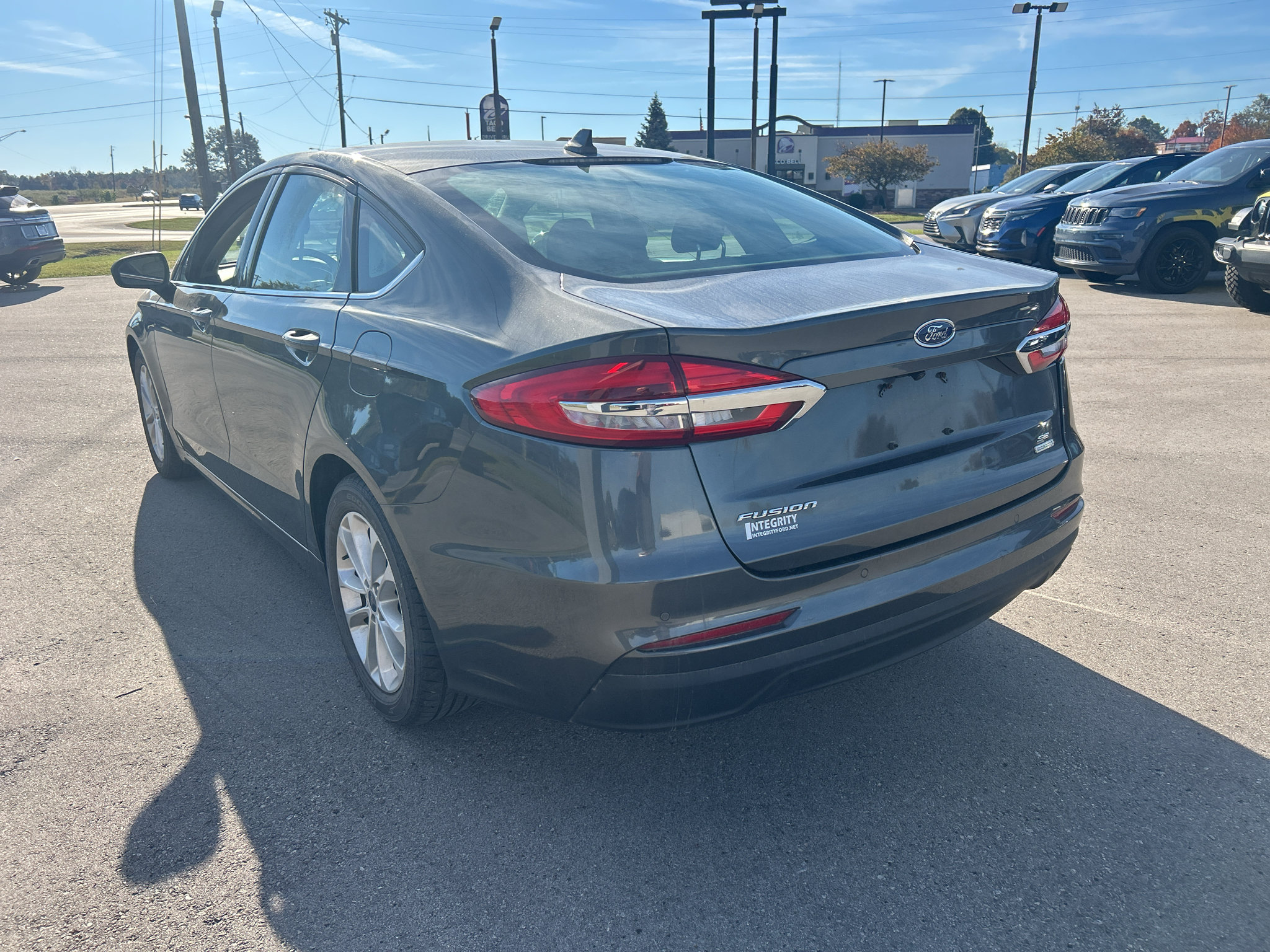 Used 2020 Ford Fusion SE FWD image 4