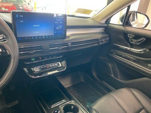 Used 2025 Lincoln Corsair AWD w/ Equipment Group 101A image 12