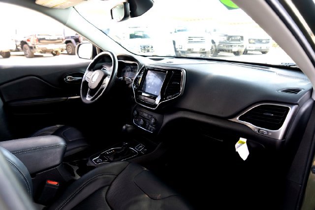 Used 2020 Jeep Cherokee Limited w/ Luxury Group FWD image 23