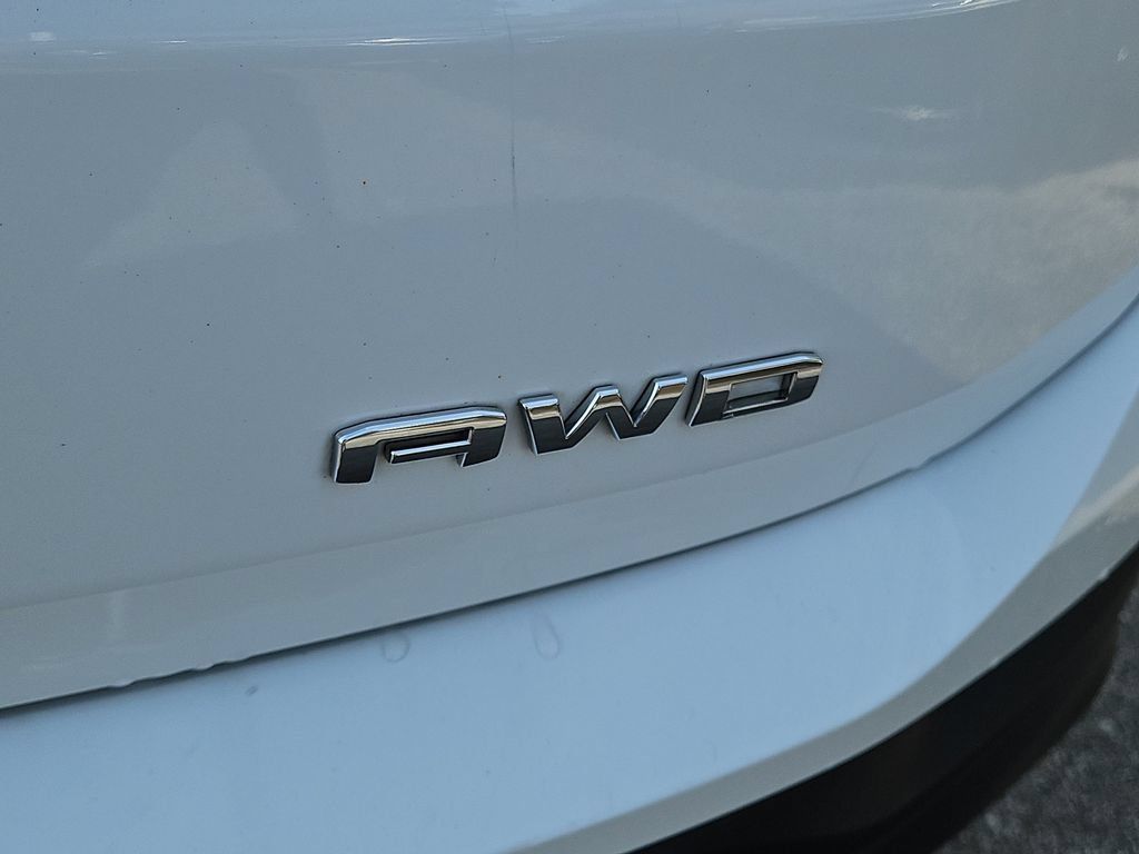 Used 2024 GMC Terrain SLE AWD/4WD image 9
