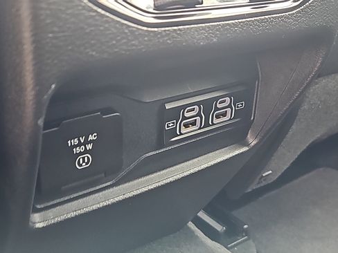 Used 2025 Jeep Grand Cherokee Altitude image 13