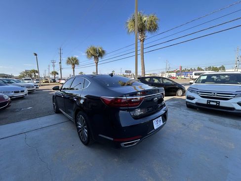 Used 2017 Kia Cadenza Premium w/ Luxury Package image 3