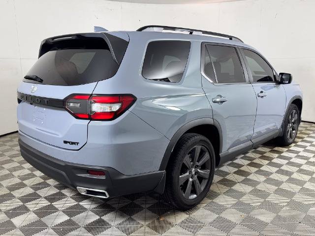 Used 2023 Honda Pilot Sport image 3
