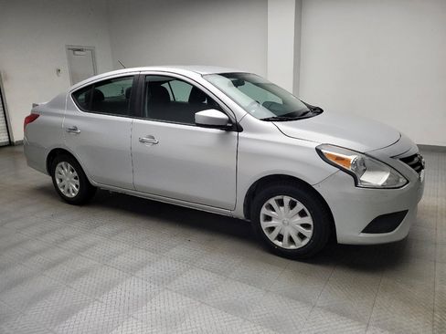 Used 2018 Nissan Versa SV FWD image 11