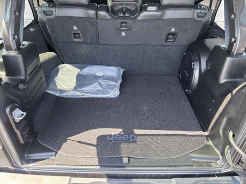 Used 2018 Jeep Wrangler Unlimited Sahara AWD/4WD image 25