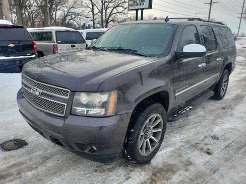 Used 2011 Chevrolet Suburban LTZ image 5