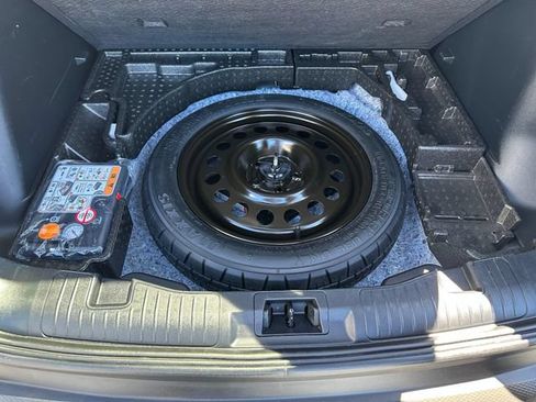 Certified 2025 Ford Escape Platinum AWD/4WD image 24