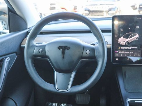 Used 2021 Tesla Model Y Long Range AWD/4WD image 16