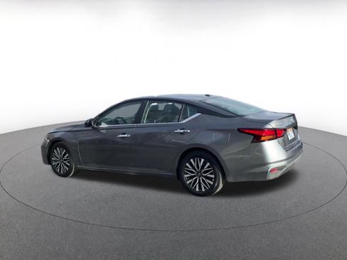 Used 2025 Nissan Altima 2.5 SV image 10