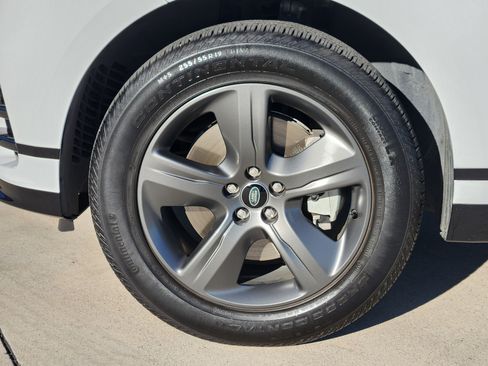 Certified 2022 Land Rover Range Rover Velar R-Dynamic S image 11