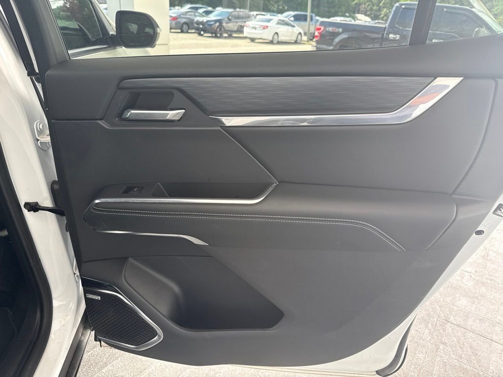 Used 2025 GMC Acadia Elevation FWD image 40