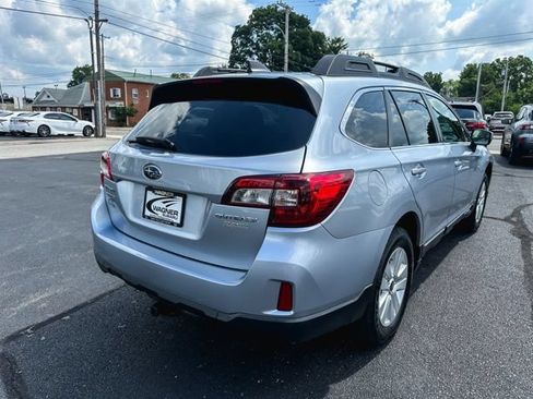 Used 2017 Subaru Outback 2.5i Premium AWD/4WD image 8