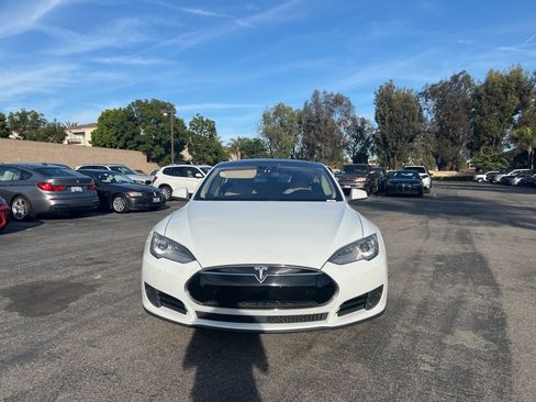 Used 2015 Tesla Model S 70 image 2