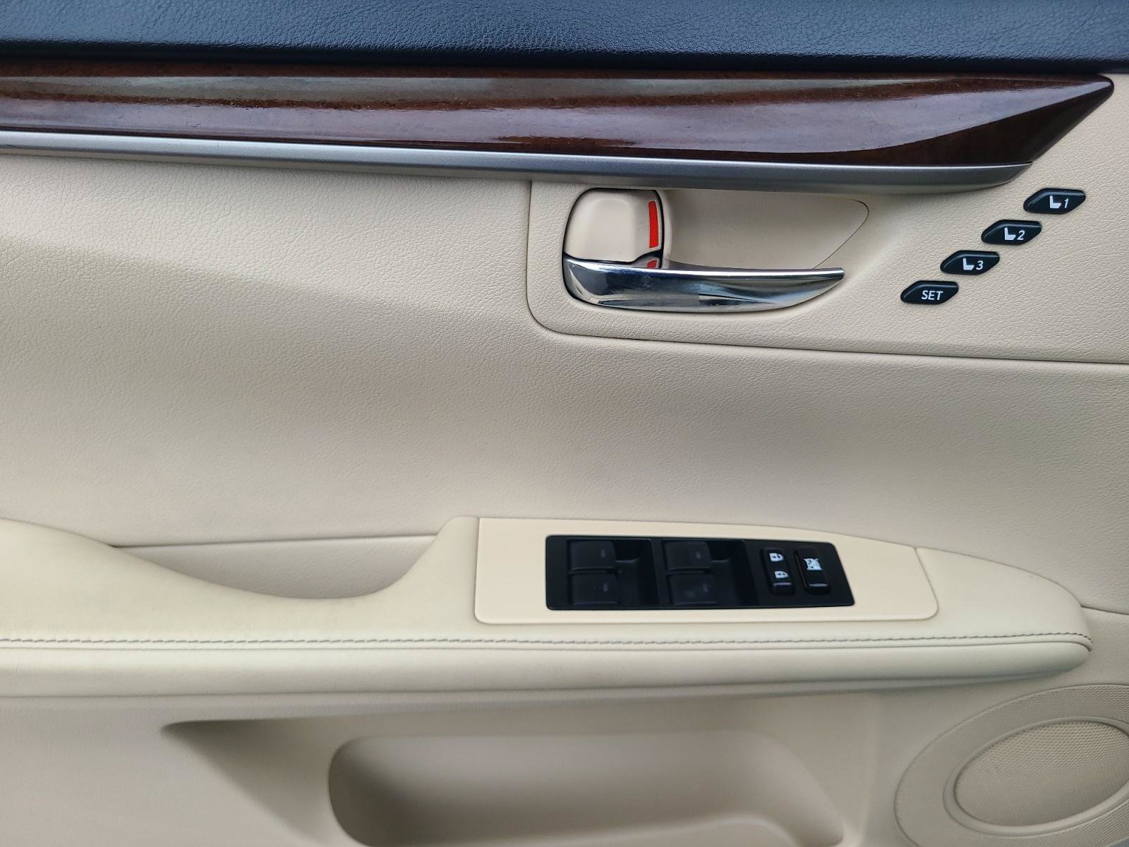 Used 2013 Lexus ES 350 w/ Luxury Pkg FWD image 10
