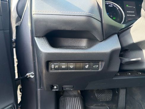 Certified 2022 Toyota RAV4 XLE Premium AWD/4WD image 23
