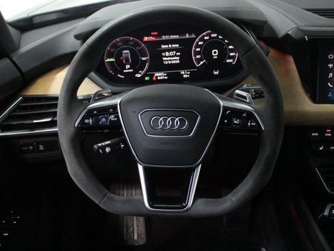 Used 2023 Audi e-tron GT Premium Plus image 31