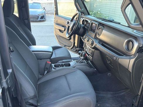 Used 2018 Jeep Wrangler Sport AWD/4WD image 13