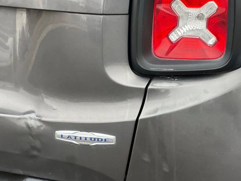 Used 2016 Jeep Renegade Latitude image 23