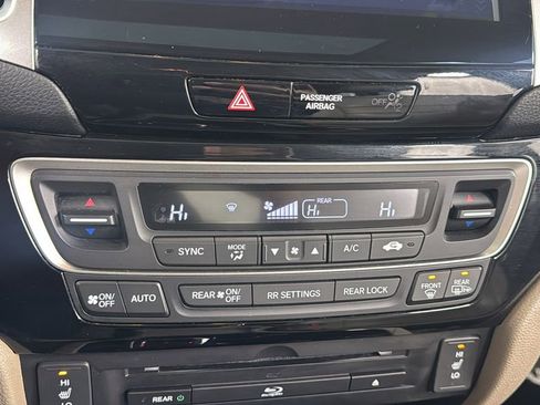 Used 2016 Honda Pilot Touring image 29