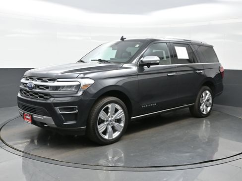 Used 2023 Ford Expedition Platinum image 2