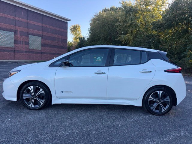Used 2018 Nissan Leaf SV w/ SV Technology Package FWD image 3