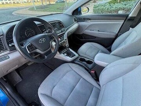 Used 2017 Hyundai Elantra SE w/ Cargo Package image 6