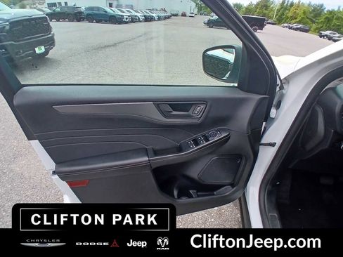 Used 2024 Ford Escape Active AWD/4WD image 9