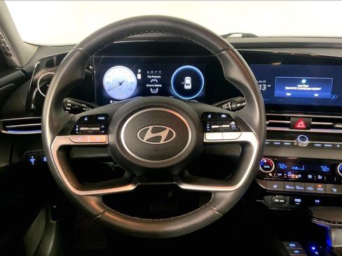 Used 2025 Hyundai Elantra Limited FWD image 5