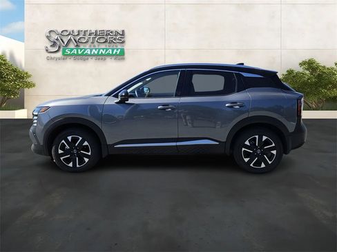Used 2025 Nissan Kicks SR AWD/4WD image 2
